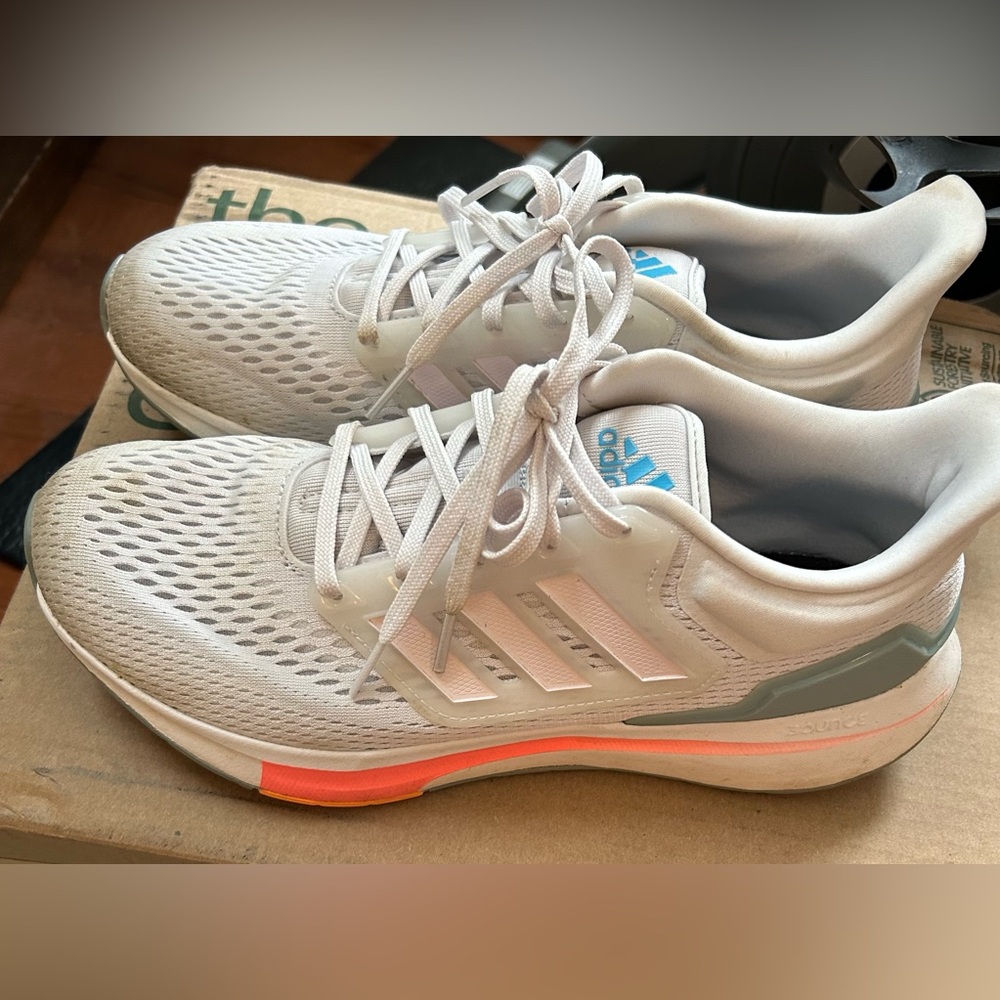 Adidas EQ21 run shoes size 9 women’s